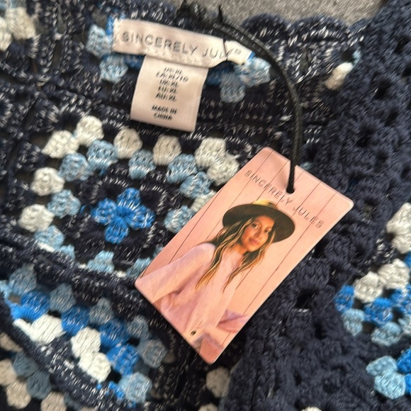 Granny square knit sweater tank top blue white super soft cropped NEW boho - Picture 4 of 5
